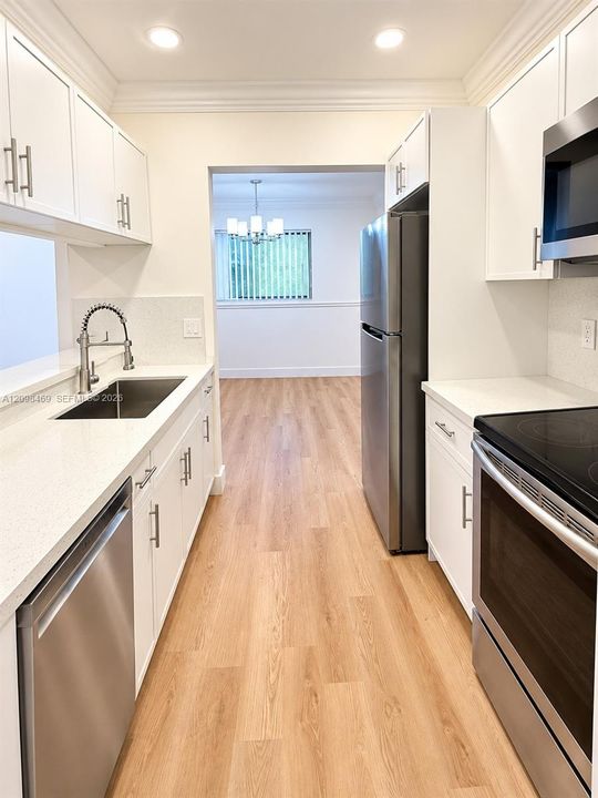 For Sale: $220,000 (2 beds, 2 baths, 1030 Square Feet)