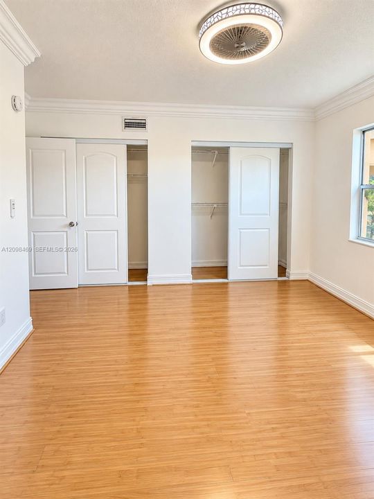 For Sale: $220,000 (2 beds, 2 baths, 1030 Square Feet)