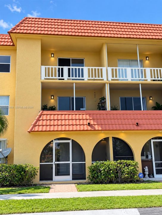 For Sale: $220,000 (2 beds, 2 baths, 1030 Square Feet)