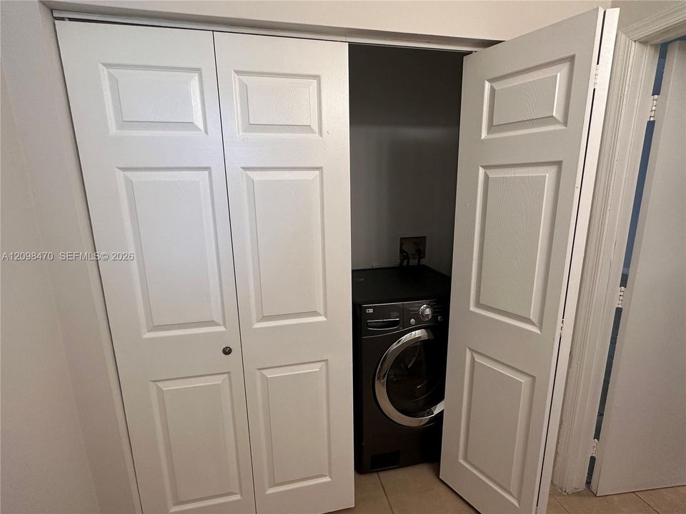 For Rent: $3,500 (3 beds, 2 baths, 1570 Square Feet)