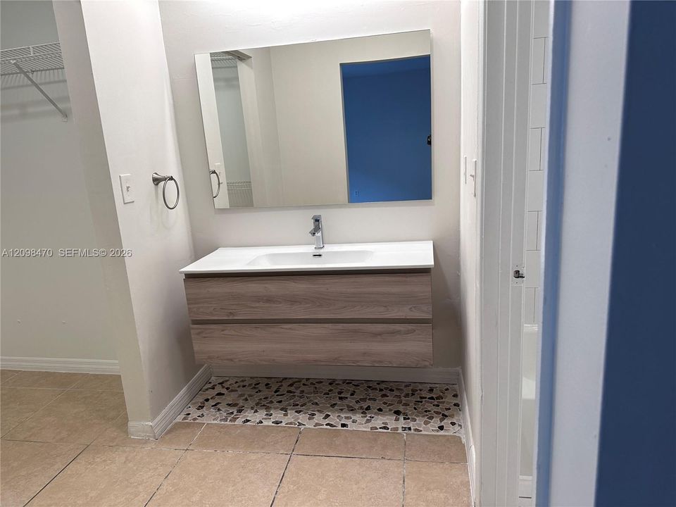 For Rent: $3,500 (3 beds, 2 baths, 1570 Square Feet)
