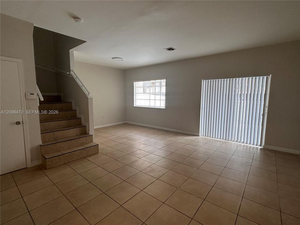 For Rent: $3,500 (3 beds, 2 baths, 1570 Square Feet)