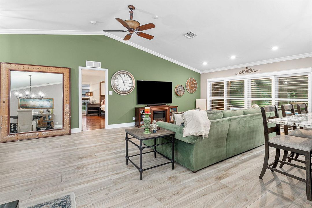 007-9077OldPineRoad-BocaRaton-FL-33428-S