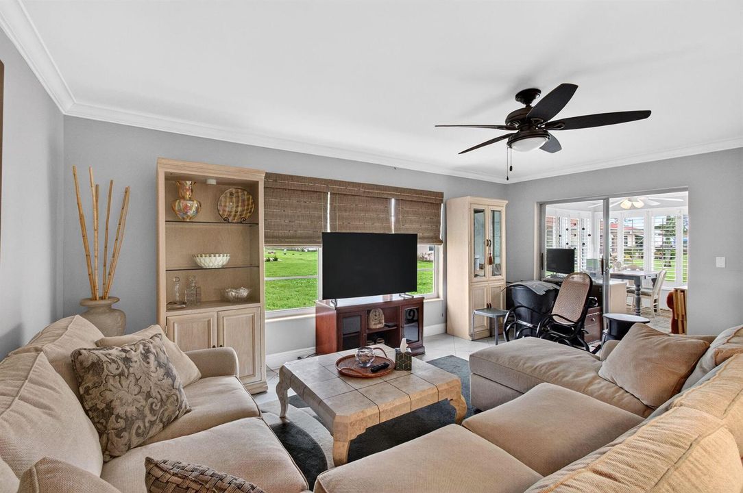 Living room (2)