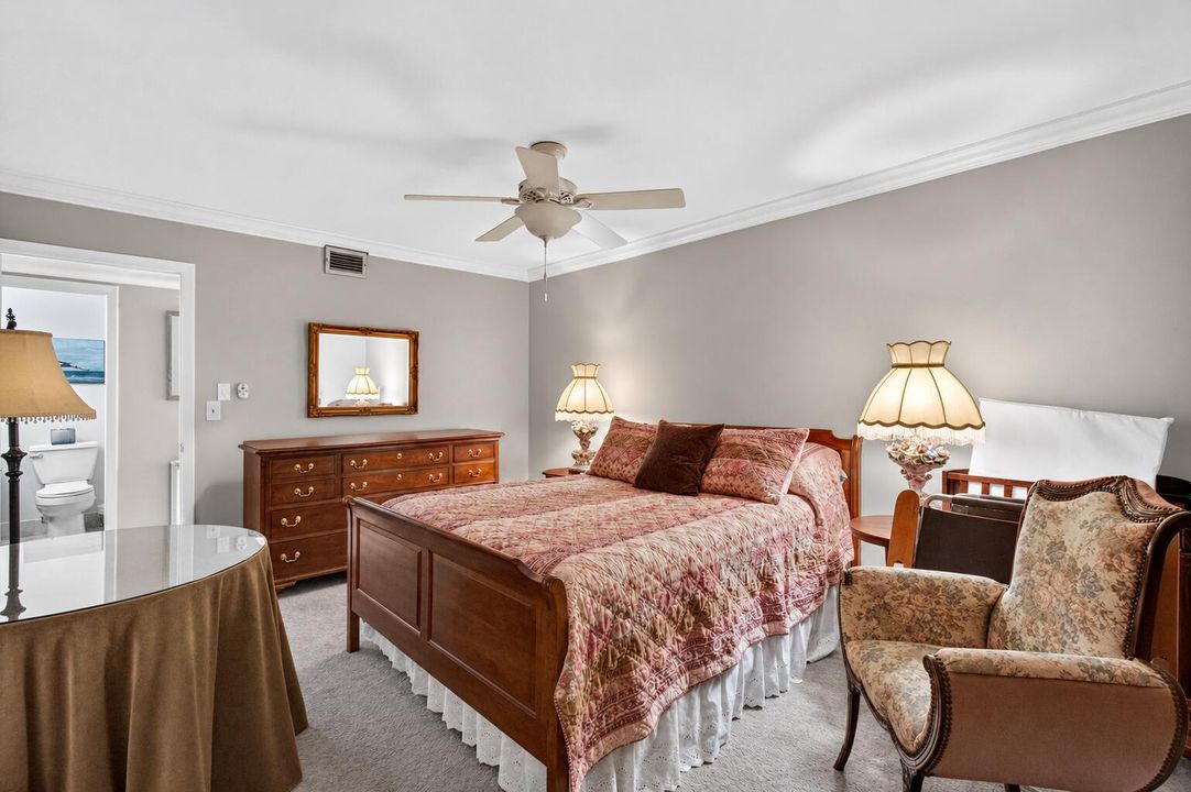 Guest bedroom photo