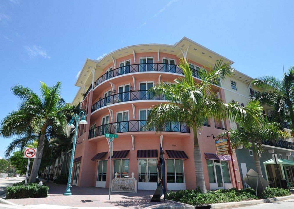 Downtown Delray parks restaurants and am