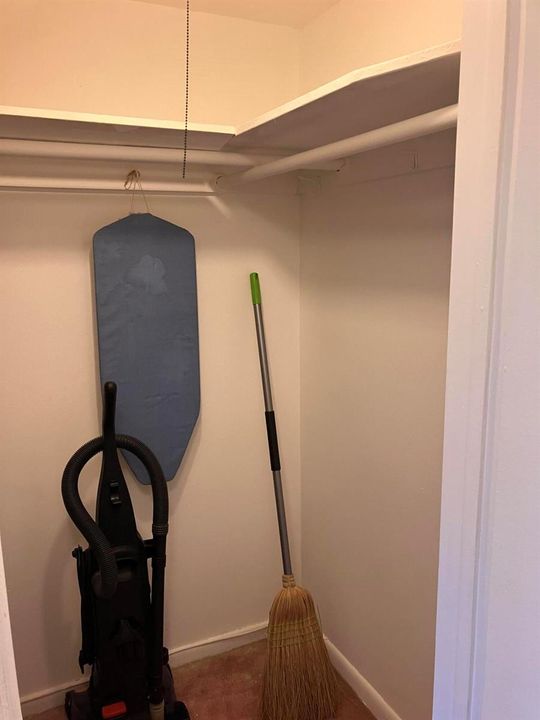 Pantry w/shelves