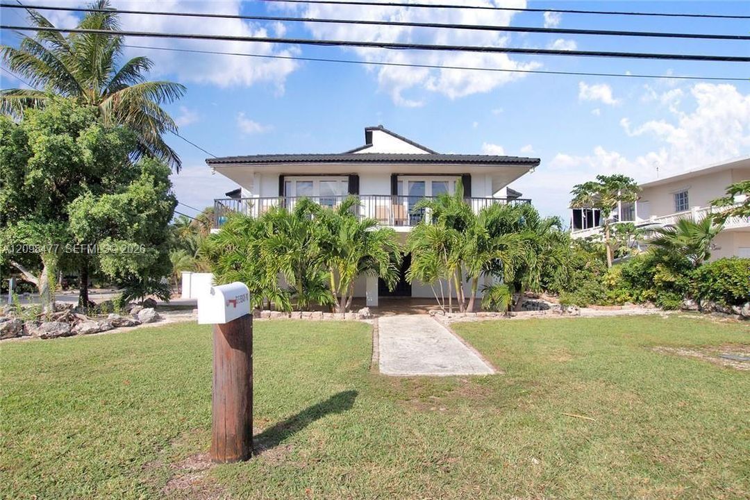 For Sale: $1,750,000 (5 beds, 3 baths, 1716 Square Feet)