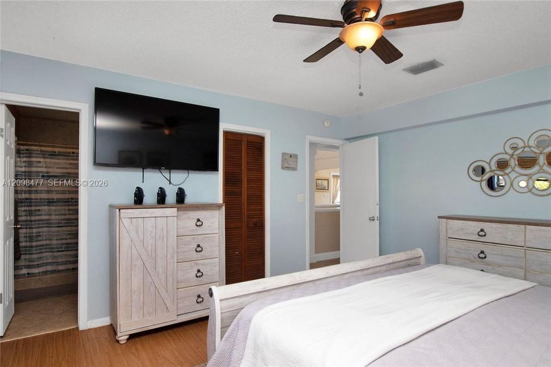 For Sale: $1,750,000 (5 beds, 3 baths, 1716 Square Feet)