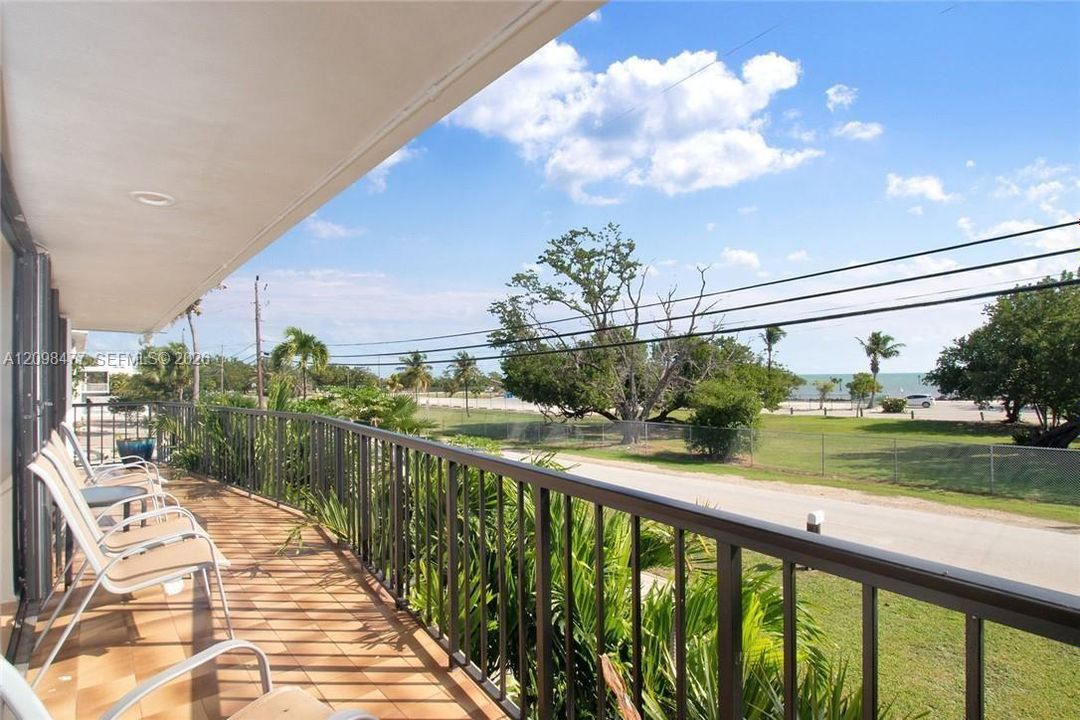 For Sale: $1,750,000 (5 beds, 3 baths, 1716 Square Feet)