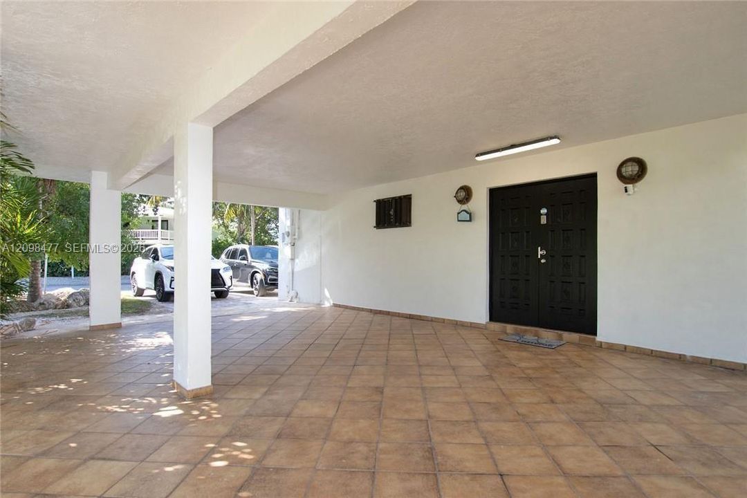 For Sale: $1,750,000 (5 beds, 3 baths, 1716 Square Feet)