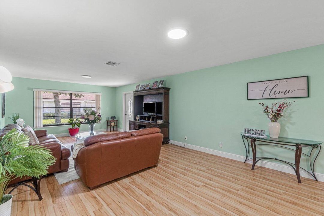 008-9825WalnutTreeWay-BoyntonBeach-FL-33