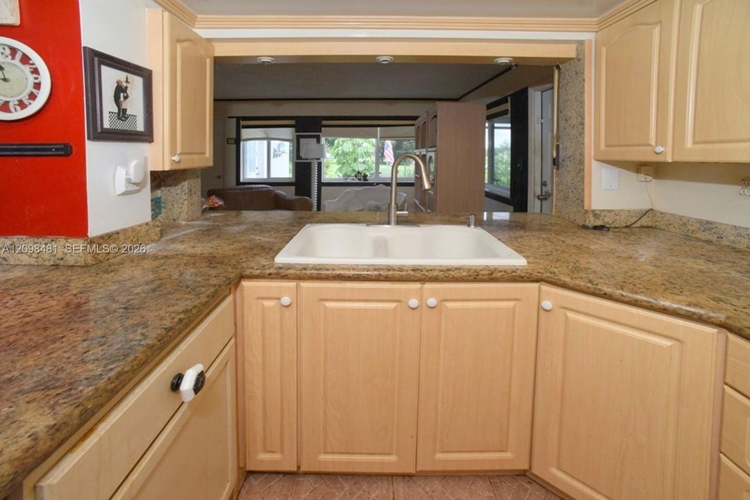 For Sale: $320,000 (2 beds, 2 baths, 1217 Square Feet)