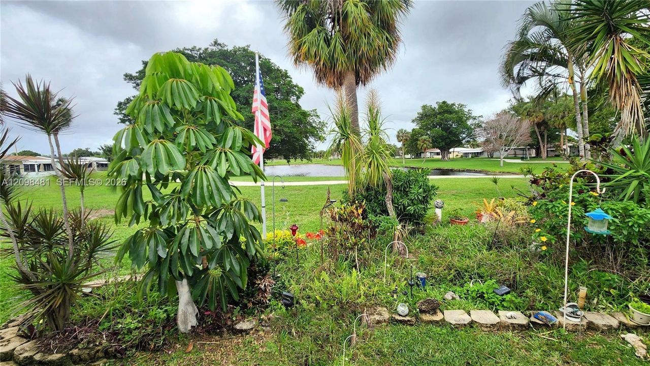 For Sale: $320,000 (2 beds, 2 baths, 1217 Square Feet)