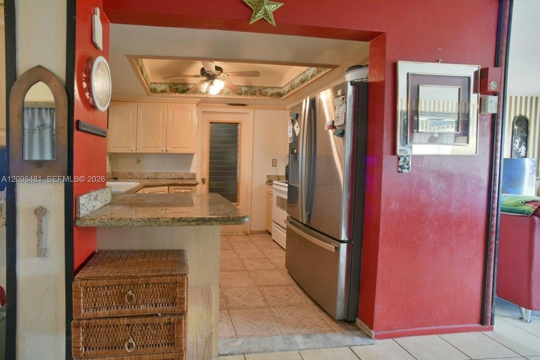 For Sale: $320,000 (2 beds, 2 baths, 1217 Square Feet)
