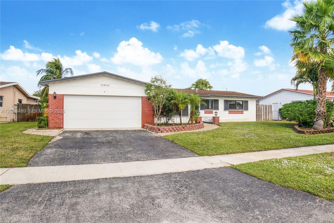For Sale: $749,100 (3 beds, 2 baths, 1606 Square Feet)