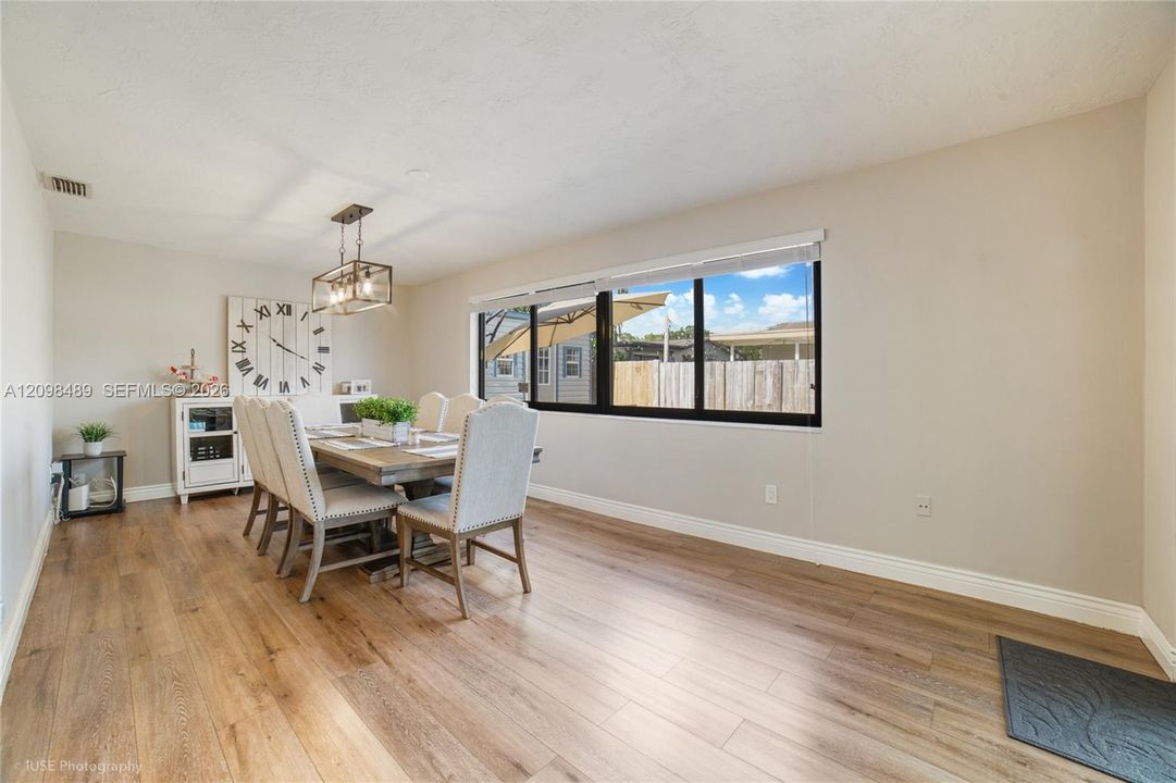 For Sale: $749,100 (3 beds, 2 baths, 1606 Square Feet)