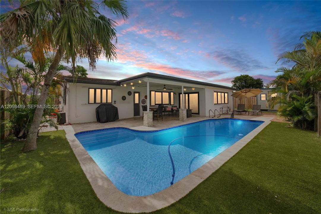 For Sale: $749,100 (3 beds, 2 baths, 1606 Square Feet)