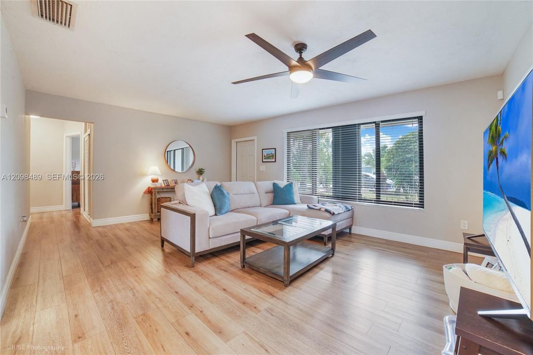 For Sale: $749,100 (3 beds, 2 baths, 1606 Square Feet)