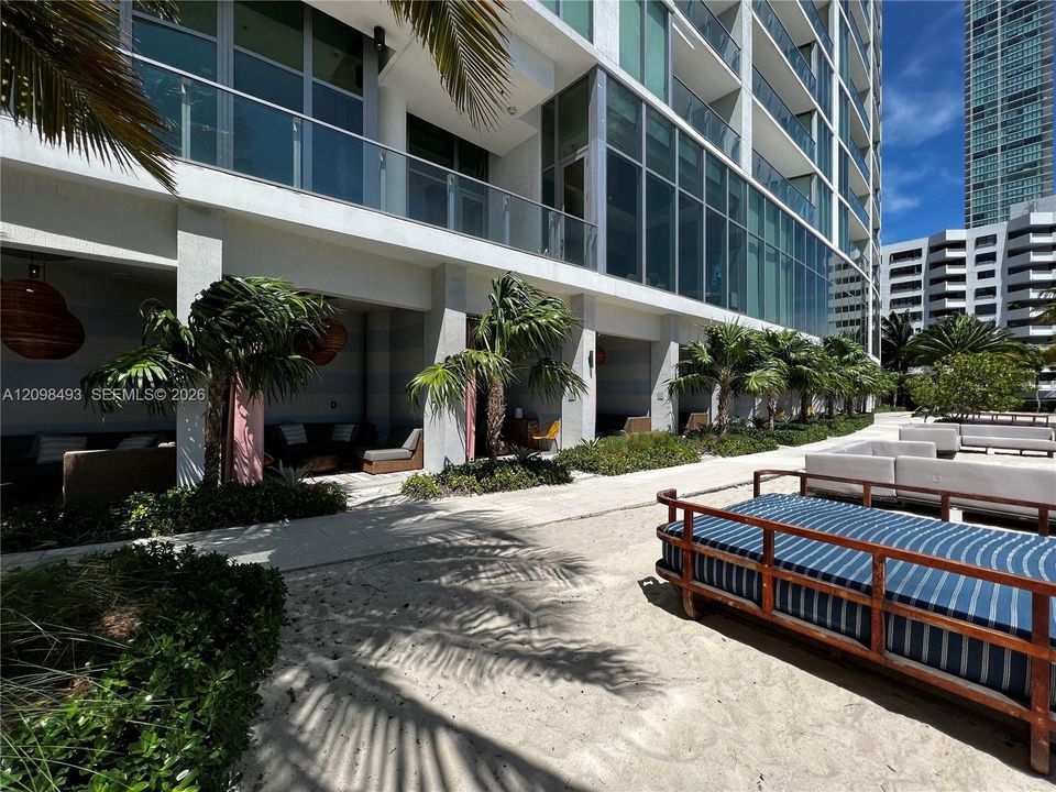 For Sale: $1,795,000 (3 beds, 4 baths, 1671 Square Feet)