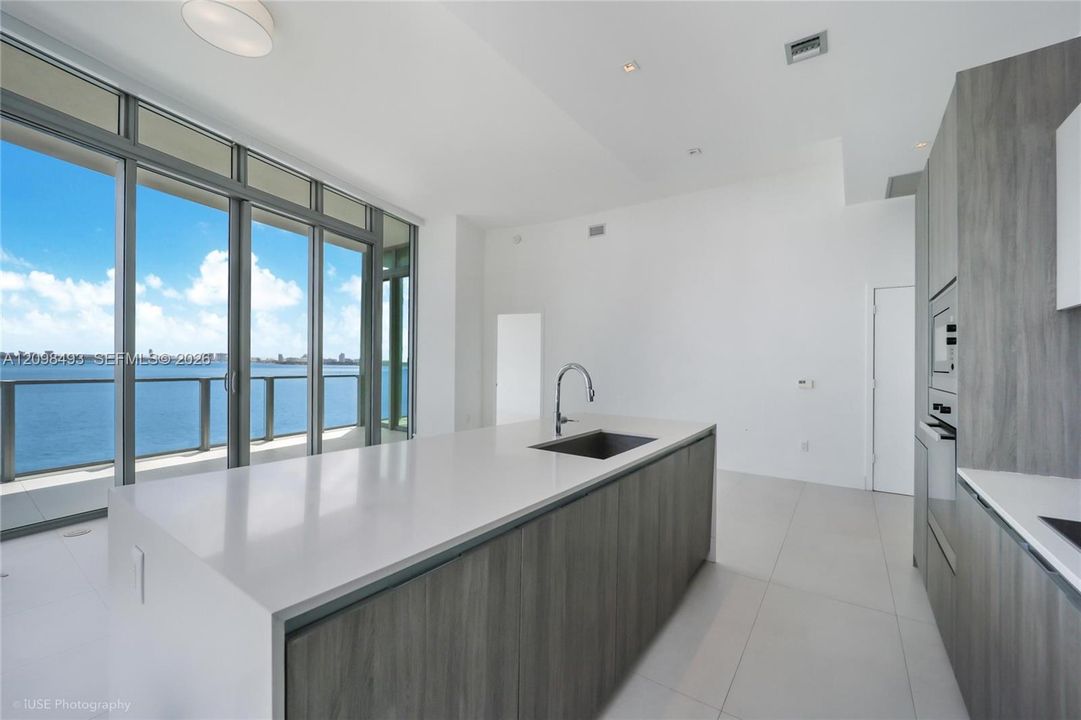 For Sale: $1,795,000 (3 beds, 4 baths, 1671 Square Feet)