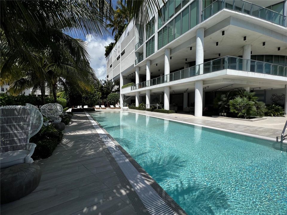 For Sale: $1,795,000 (3 beds, 4 baths, 1671 Square Feet)