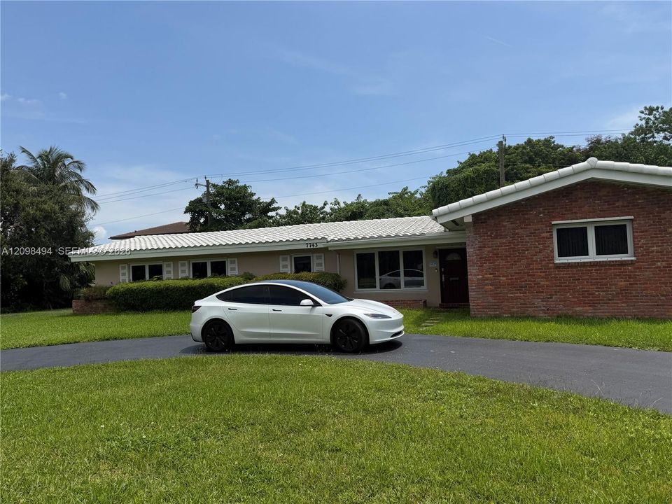 For Rent: $5,000 (4 beds, 3 baths, 2135 Square Feet)