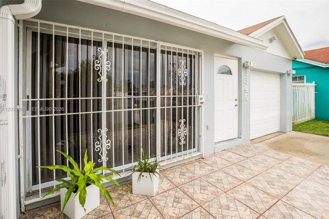 For Sale: $560,000 (3 beds, 2 baths, 1205 Square Feet)