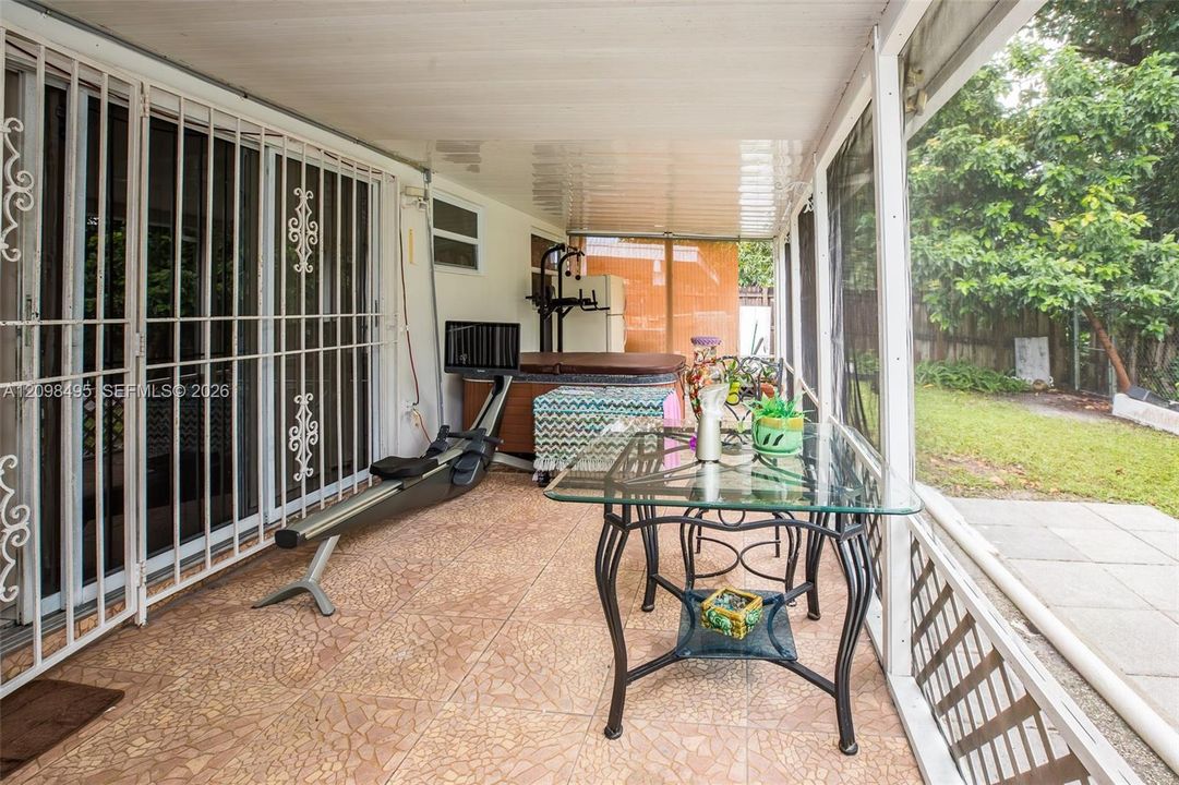 For Sale: $560,000 (3 beds, 2 baths, 1205 Square Feet)