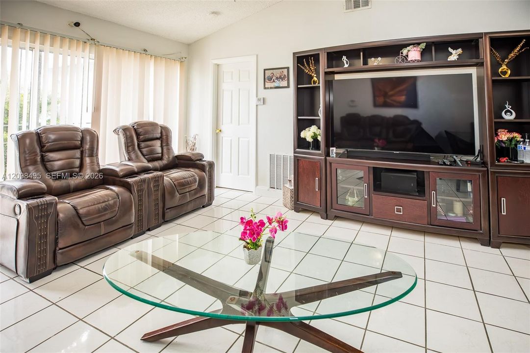 For Sale: $560,000 (3 beds, 2 baths, 1205 Square Feet)