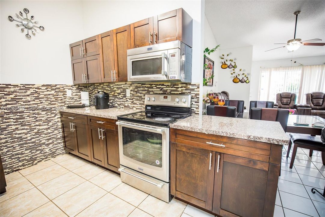For Sale: $560,000 (3 beds, 2 baths, 1205 Square Feet)