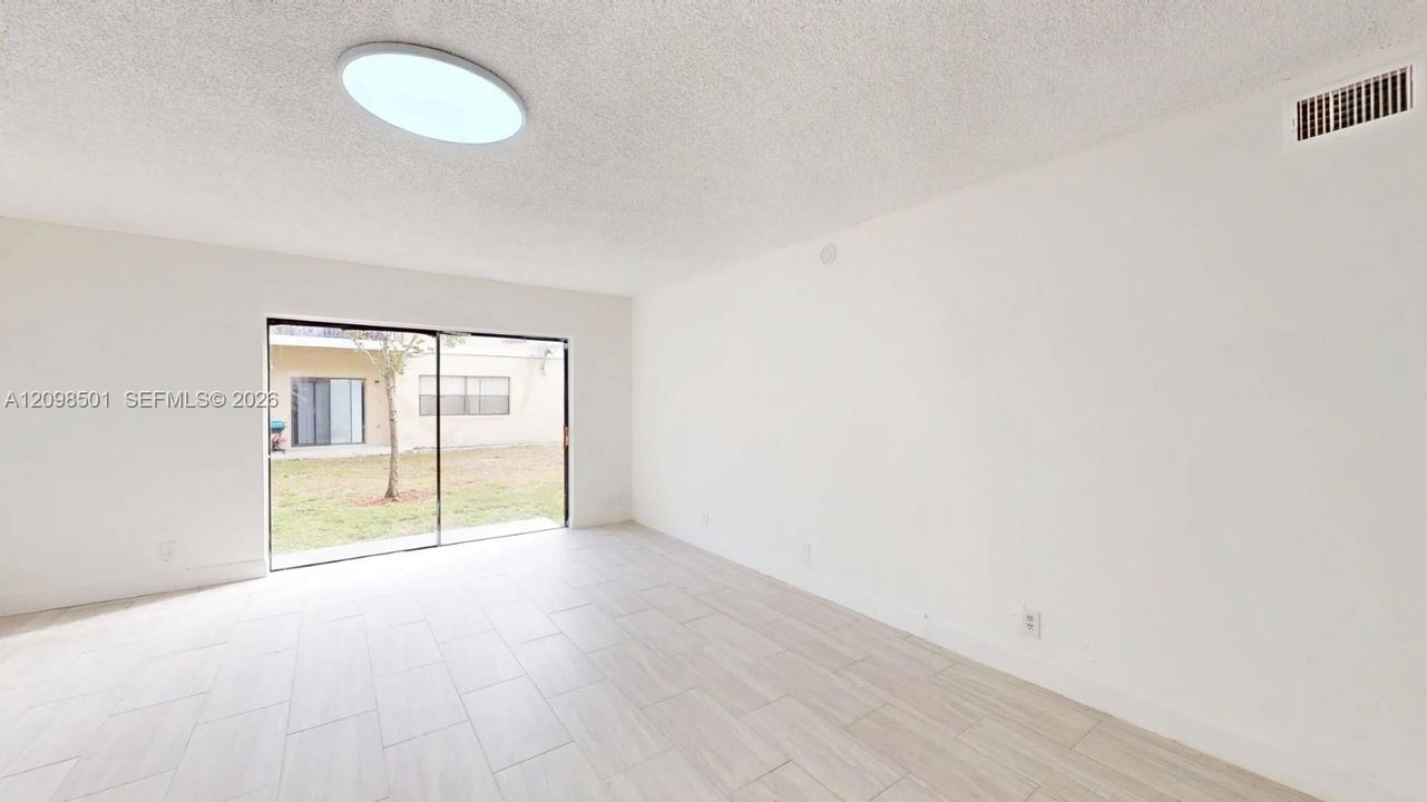 En Renta: $2,800 (3 camas, 2 baños, 1200 Pies cuadrados)
