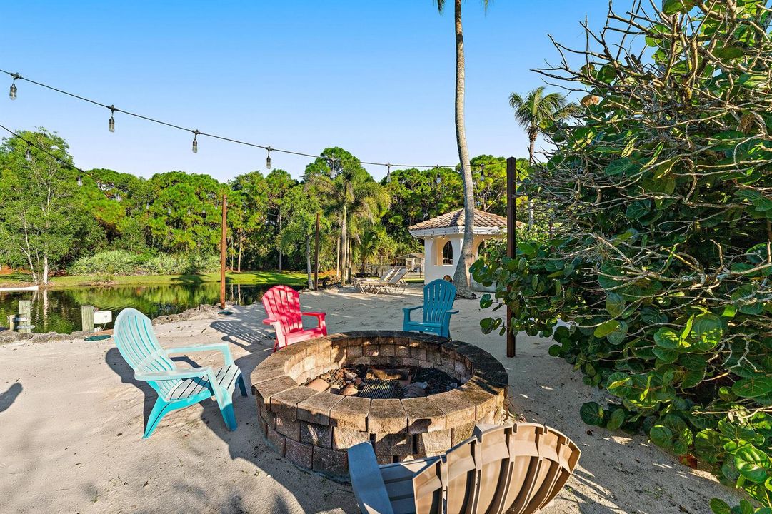 Fire Pit Lounge