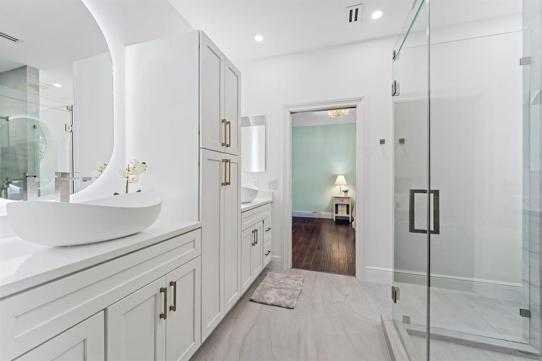 En Suite Guest Bath