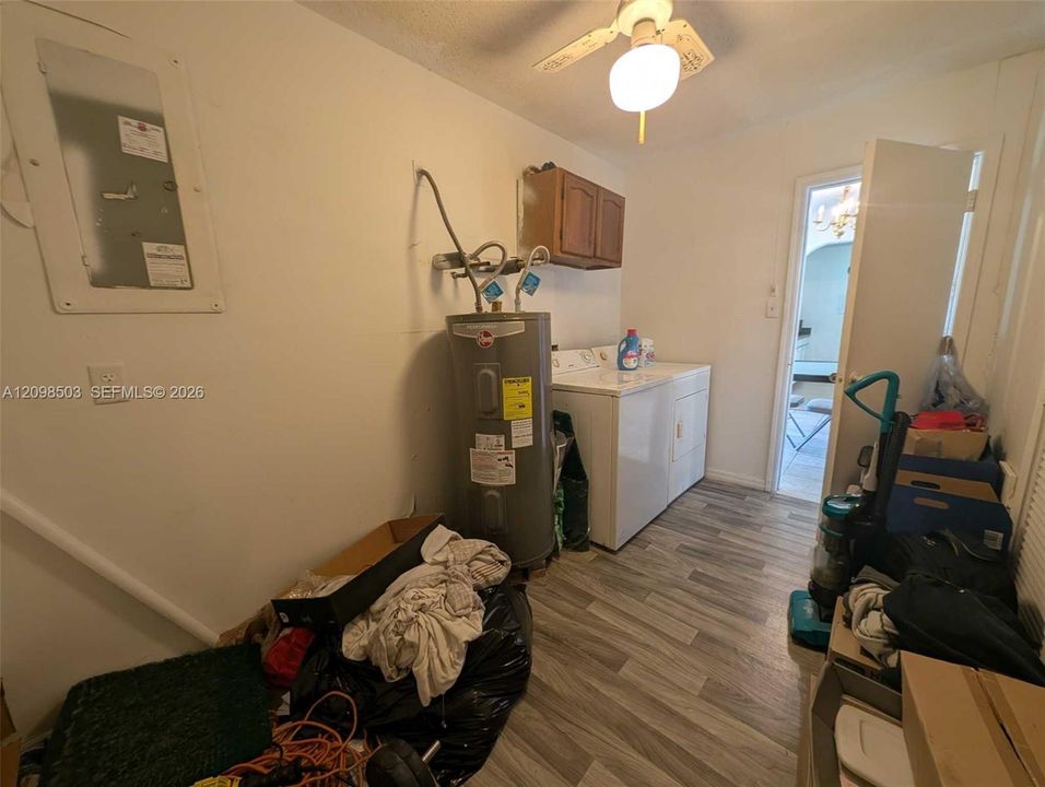 For Sale: $259,500 (3 beds, 2 baths, 1218 Square Feet)
