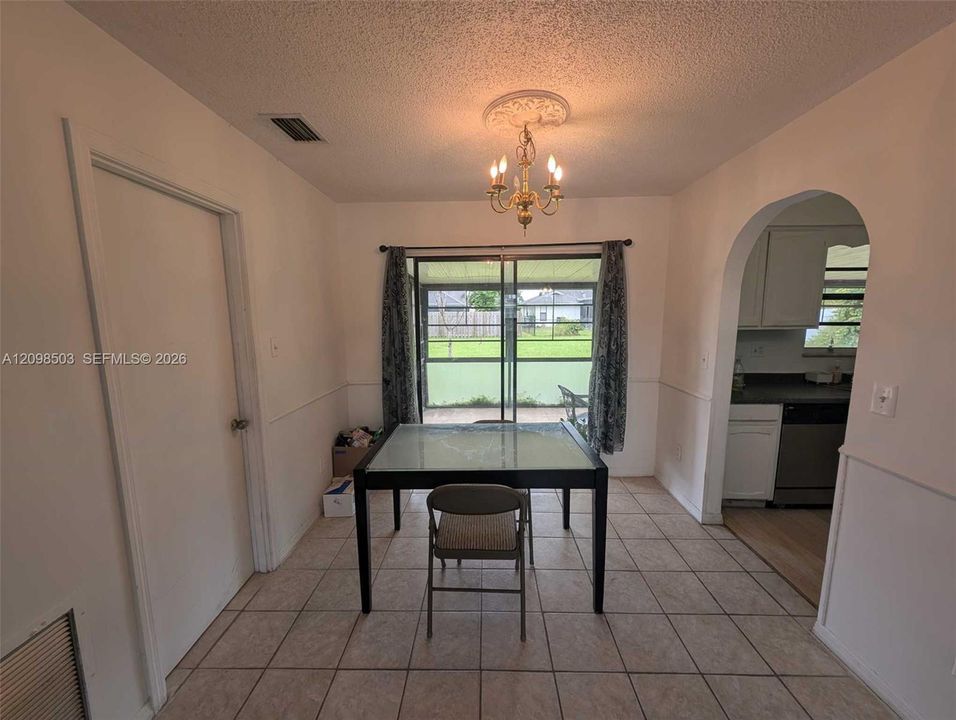 For Sale: $259,500 (3 beds, 2 baths, 1218 Square Feet)