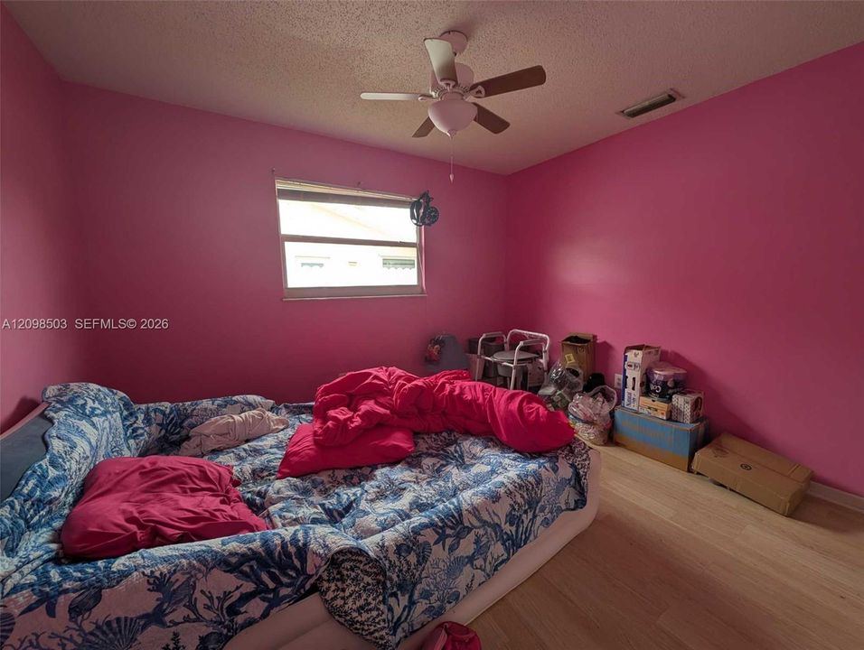 For Sale: $259,500 (3 beds, 2 baths, 1218 Square Feet)