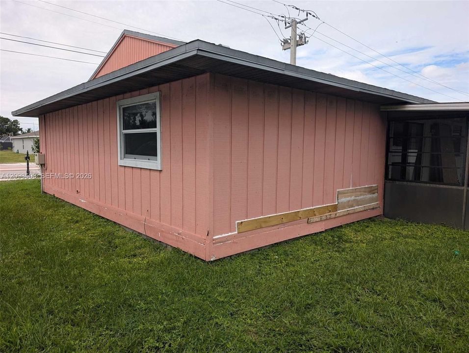 For Sale: $259,500 (3 beds, 2 baths, 1218 Square Feet)