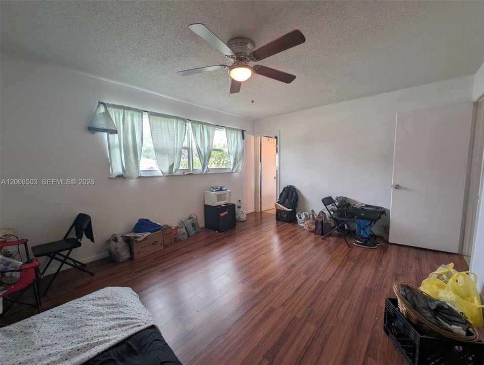 For Sale: $259,500 (3 beds, 2 baths, 1218 Square Feet)