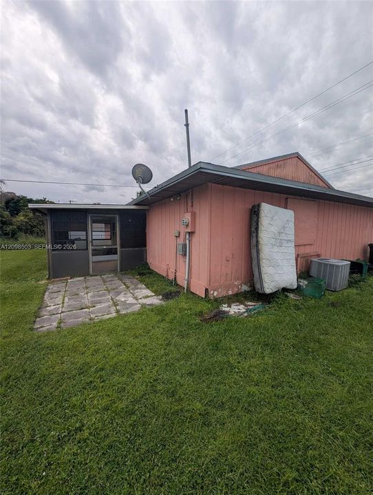 For Sale: $259,500 (3 beds, 2 baths, 1218 Square Feet)