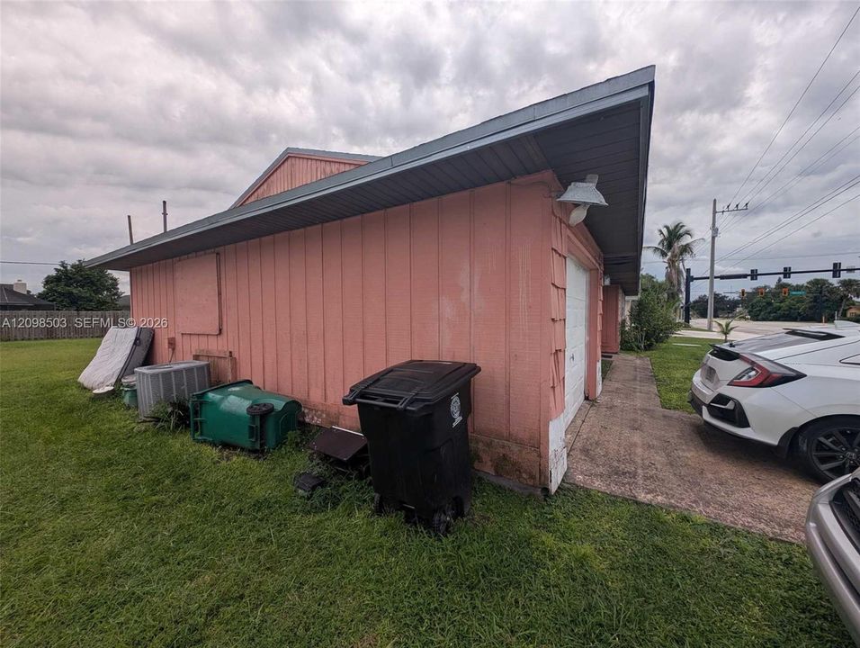 For Sale: $259,500 (3 beds, 2 baths, 1218 Square Feet)