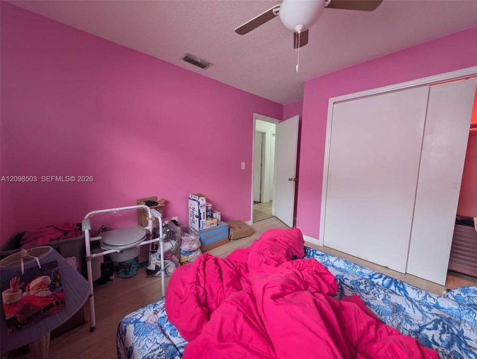 For Sale: $259,500 (3 beds, 2 baths, 1218 Square Feet)