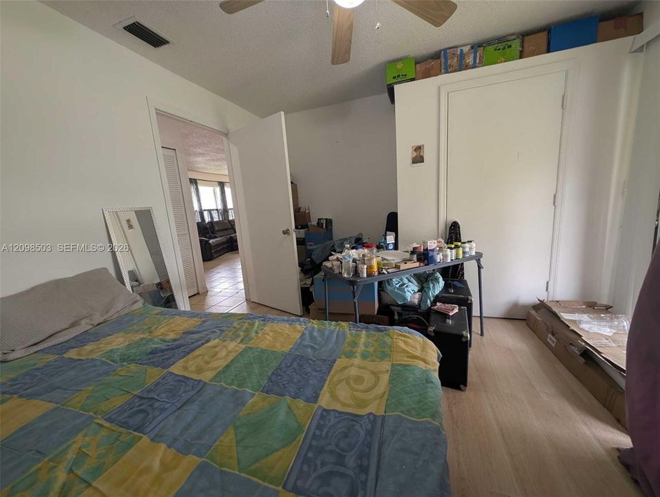 For Sale: $259,500 (3 beds, 2 baths, 1218 Square Feet)