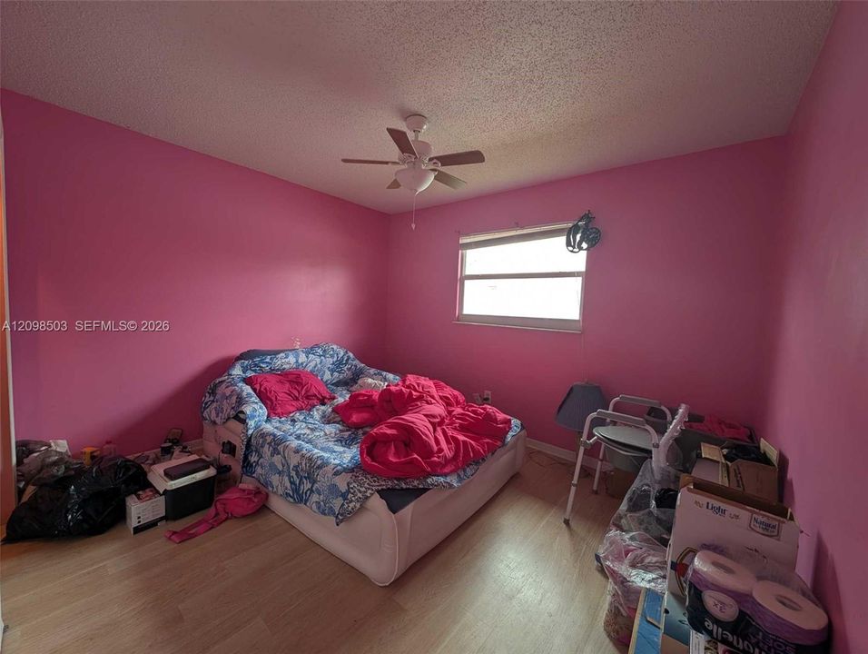 For Sale: $259,500 (3 beds, 2 baths, 1218 Square Feet)