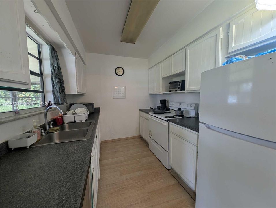 For Sale: $259,500 (3 beds, 2 baths, 1218 Square Feet)