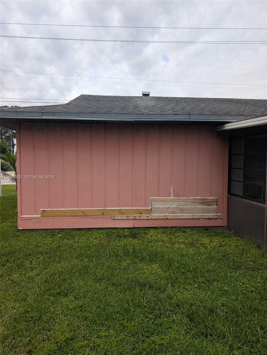 For Sale: $259,500 (3 beds, 2 baths, 1218 Square Feet)