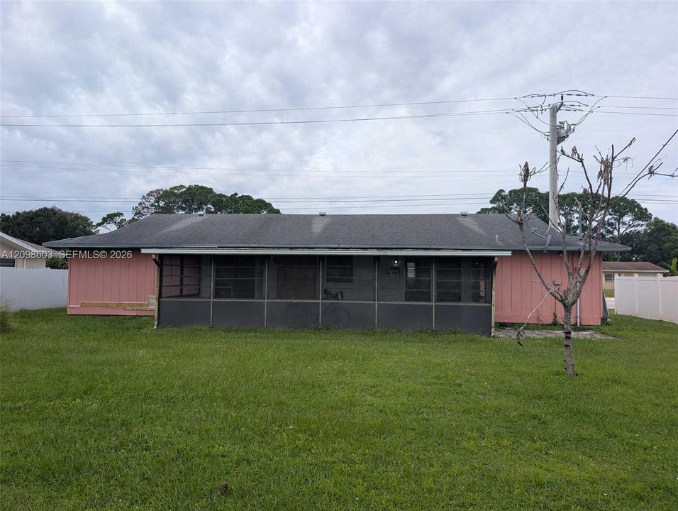 For Sale: $259,500 (3 beds, 2 baths, 1218 Square Feet)