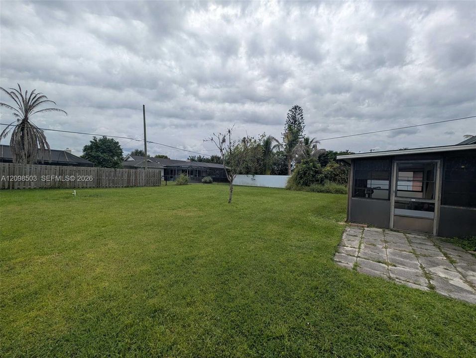 For Sale: $259,500 (3 beds, 2 baths, 1218 Square Feet)