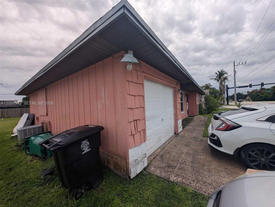 For Sale: $259,500 (3 beds, 2 baths, 1218 Square Feet)