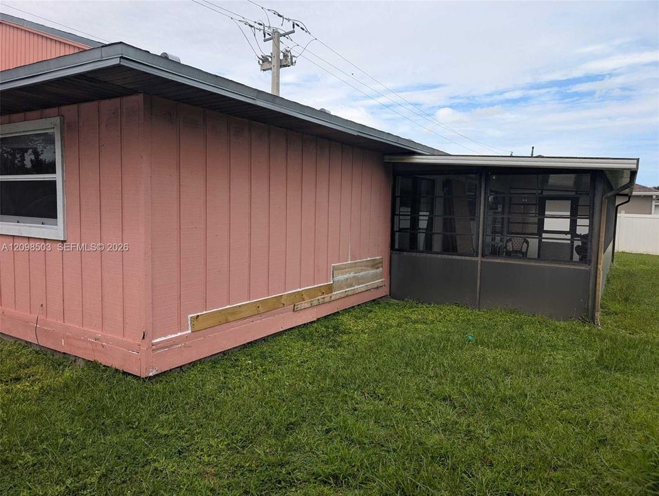 For Sale: $259,500 (3 beds, 2 baths, 1218 Square Feet)